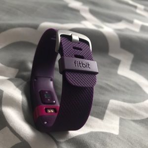 Fitbit charge HR (plum)